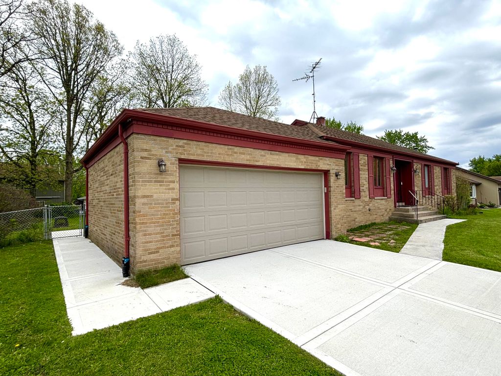 Photo of 1385 Brandywine Road, Crown Point, IN 46307 (MLS # 838532)