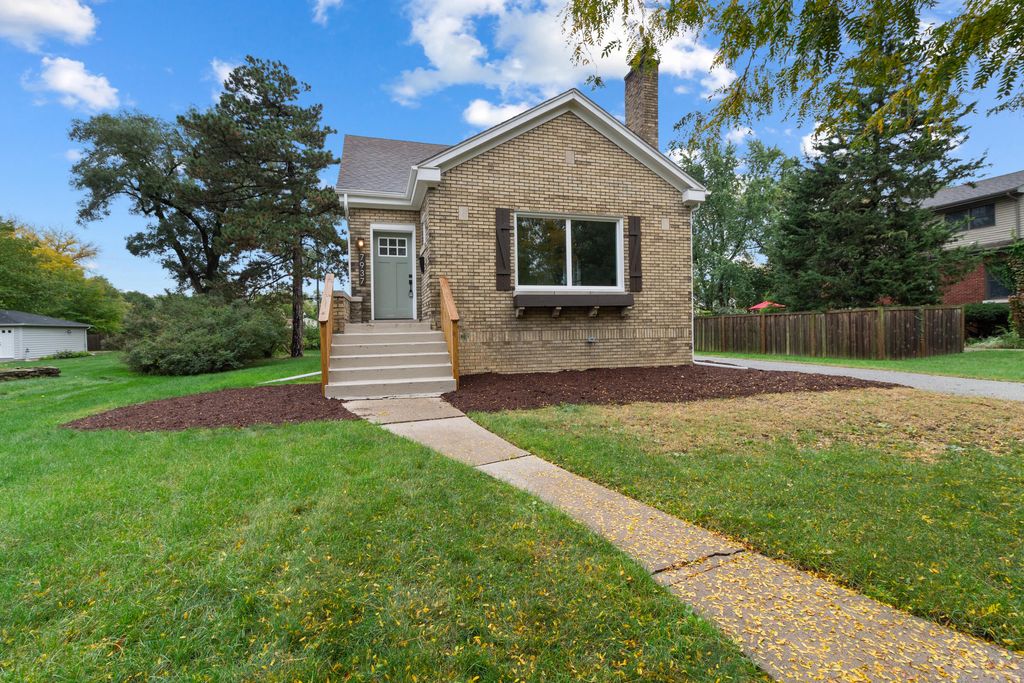Photo of 7937 Forest Avenue, Munster, IN 46321 (MLS # 829932)