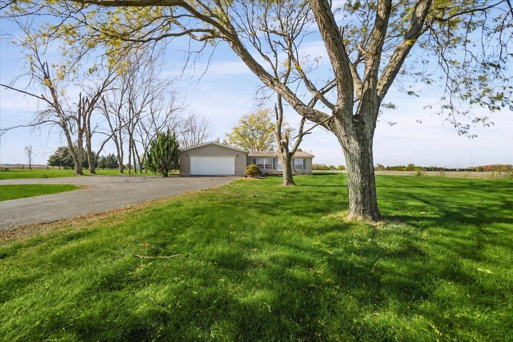 Photo of 174 N 450 E, Valparaiso, IN 46383 (MLS # 847623)