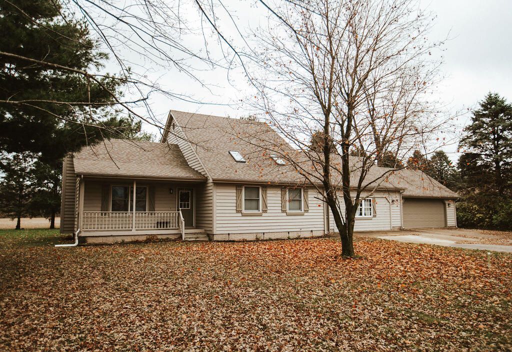 Photo of 11215 N 80 W, Wheatfield, IN 46392 (MLS # 831361)