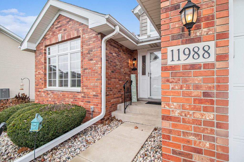 Photo of 10988 W 108th Place, Saint John, IN 46373 (MLS # 834274)