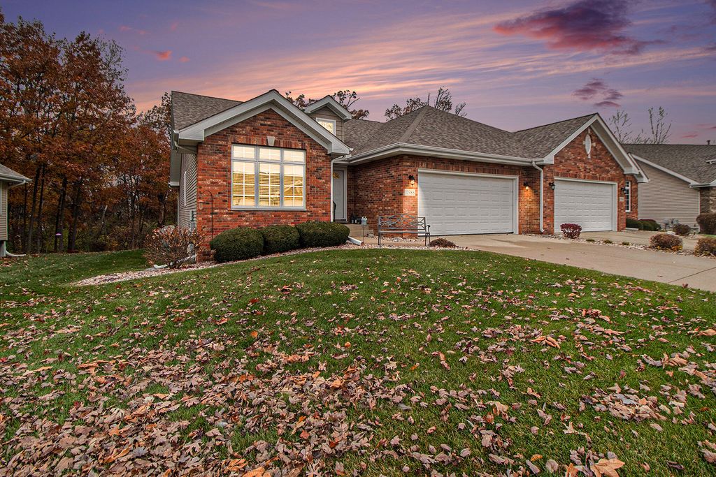 Photo of 10988 W 108th Place, Saint John, IN 46373 (MLS # 834274)