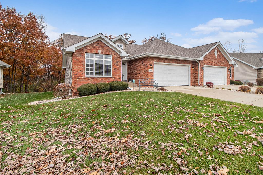 Photo of 10988 W 108th Place, Saint John, IN 46373 (MLS # 834274)