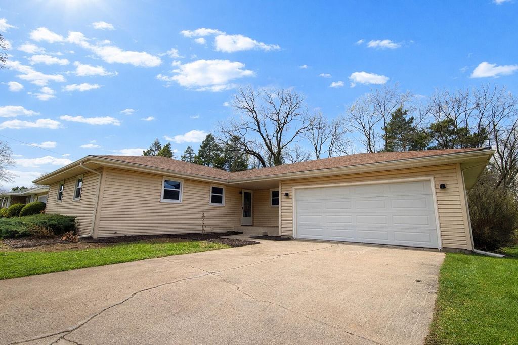 Photo of 603 W 13th Street, La Porte, IN 46350 (MLS # 836985)