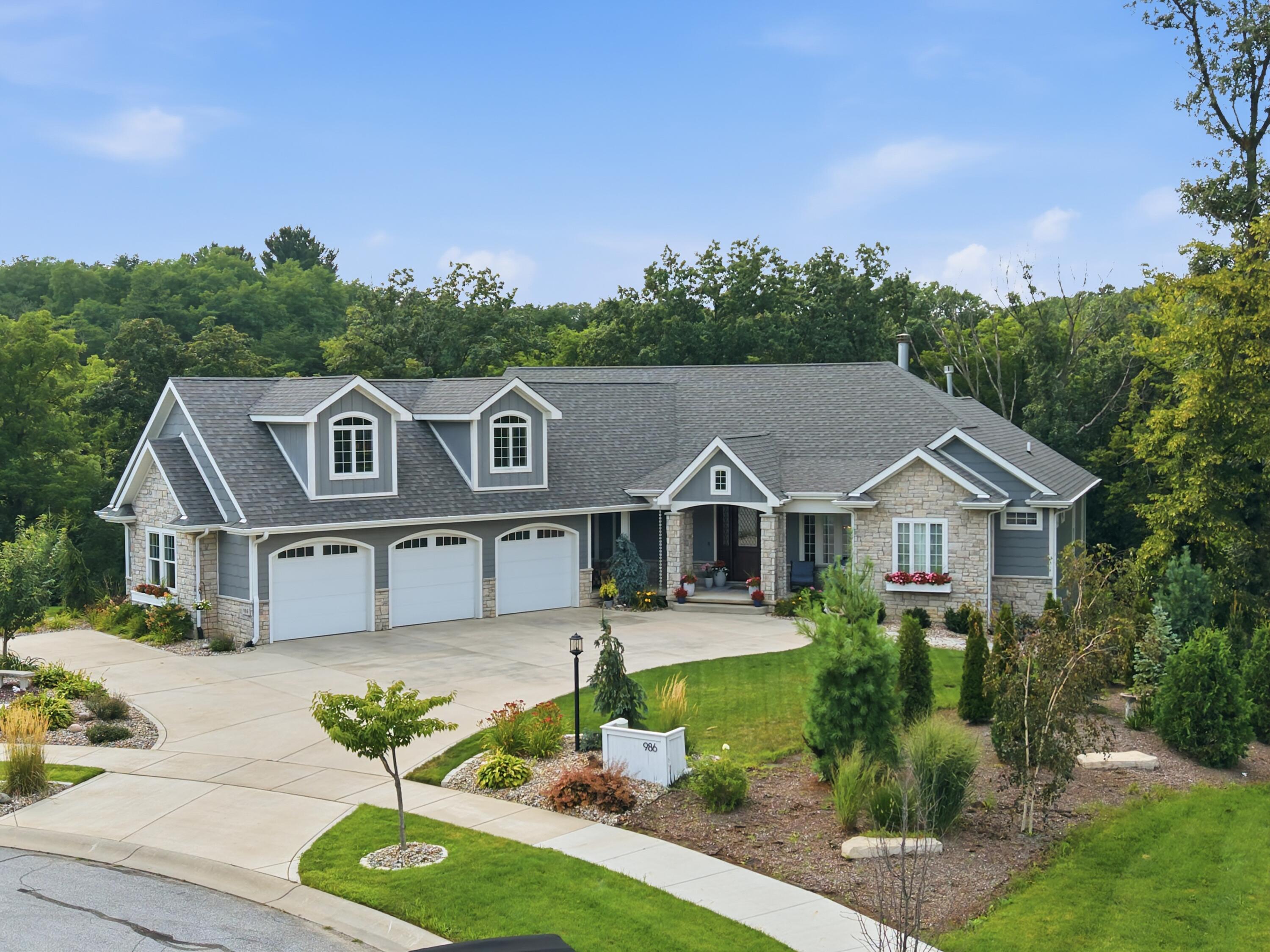 986 Sylvia Lane