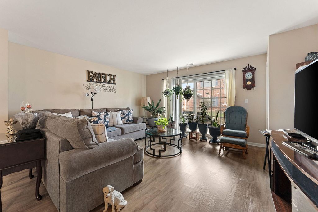 Photo of 630 Cambridge Court #1b, Munster, IN 46321 (MLS # 837209)