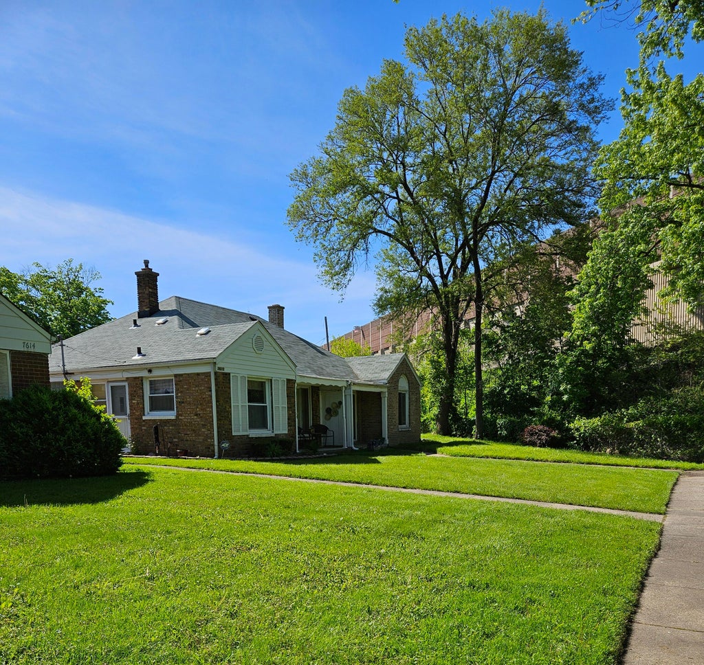 Photo of 7608 Manor Avenue, Munster, IN 46321 (MLS # 840626)