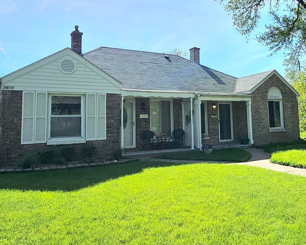 Photo of 7608 Manor Avenue, Munster, IN 46321 (MLS # 840626)