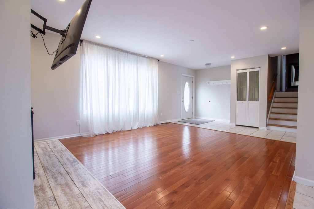 Photo of 795 W 350 N, Hobart, IN 46342 (MLS # 834003)