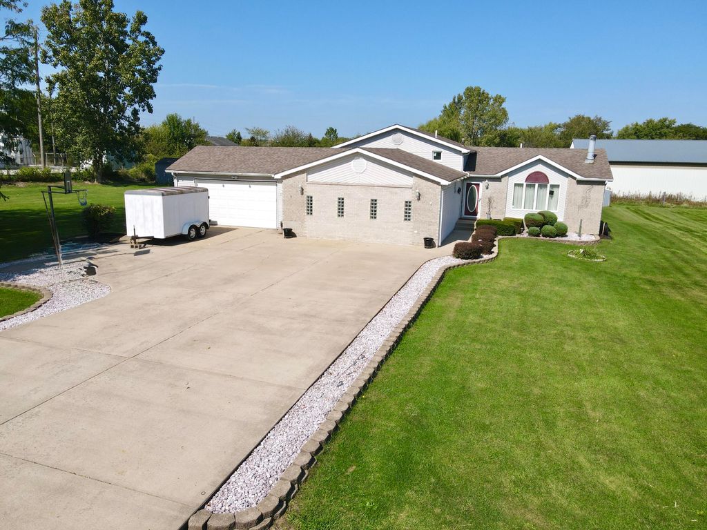 Photo of 795 W 350 N, Hobart, IN 46342 (MLS # 834003)