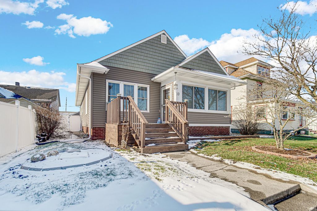 Photo of 10 N Michigan Street, La Crosse, IN 46348 (MLS # 831956)