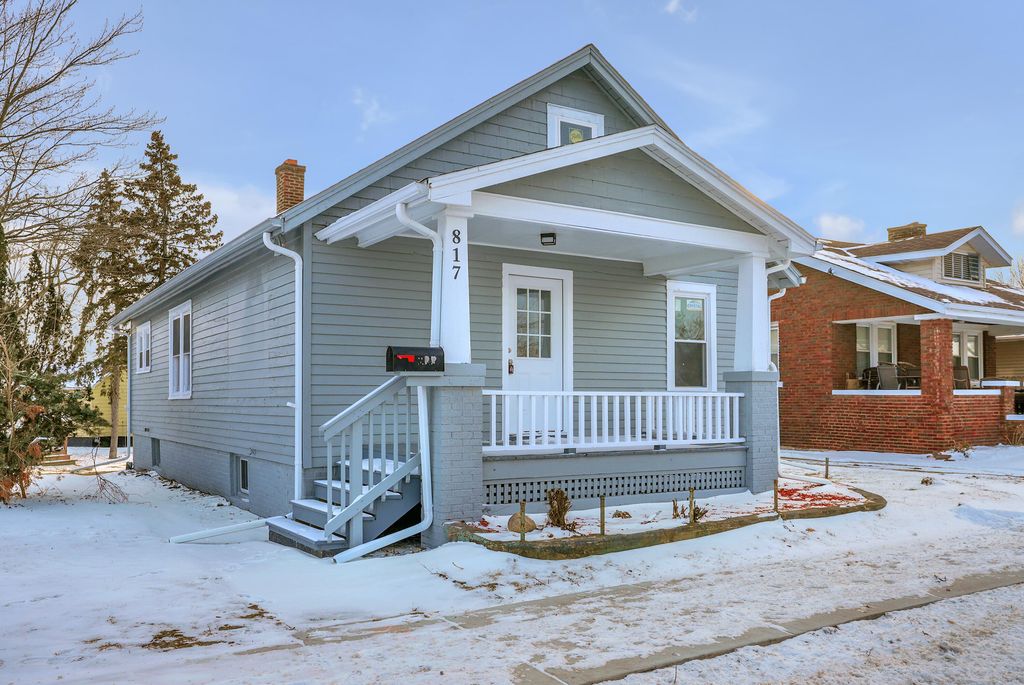 Photo of 817 E 11th Street, Michigan City, IN 46360 (MLS # 836285)