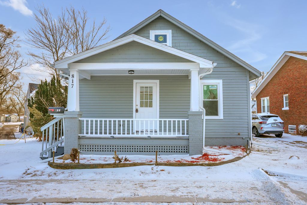 Photo of 817 E 11th Street, Michigan City, IN 46360 (MLS # 836285)