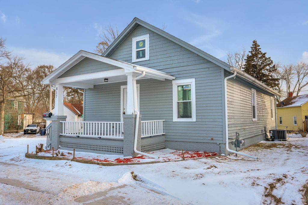 Photo of 817 E 11th Street, Michigan City, IN 46360 (MLS # 836285)