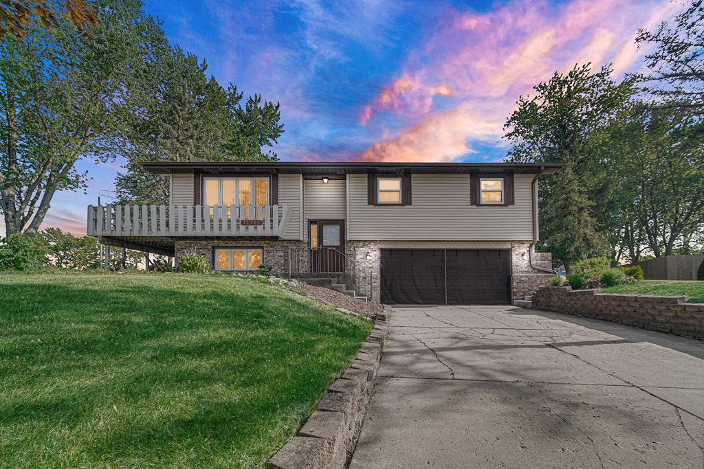 Photo of 13747 W 92nd Court, Saint John, IN 46373 (MLS # 829448)