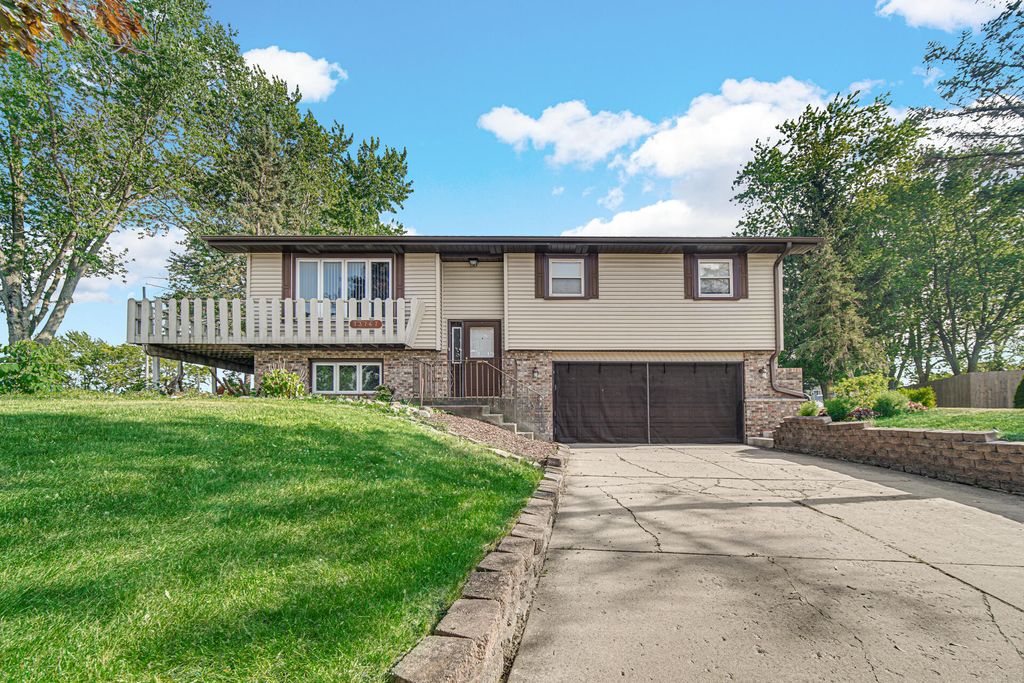 Photo of 13747 W 92nd Court, Saint John, IN 46373 (MLS # 829448)
