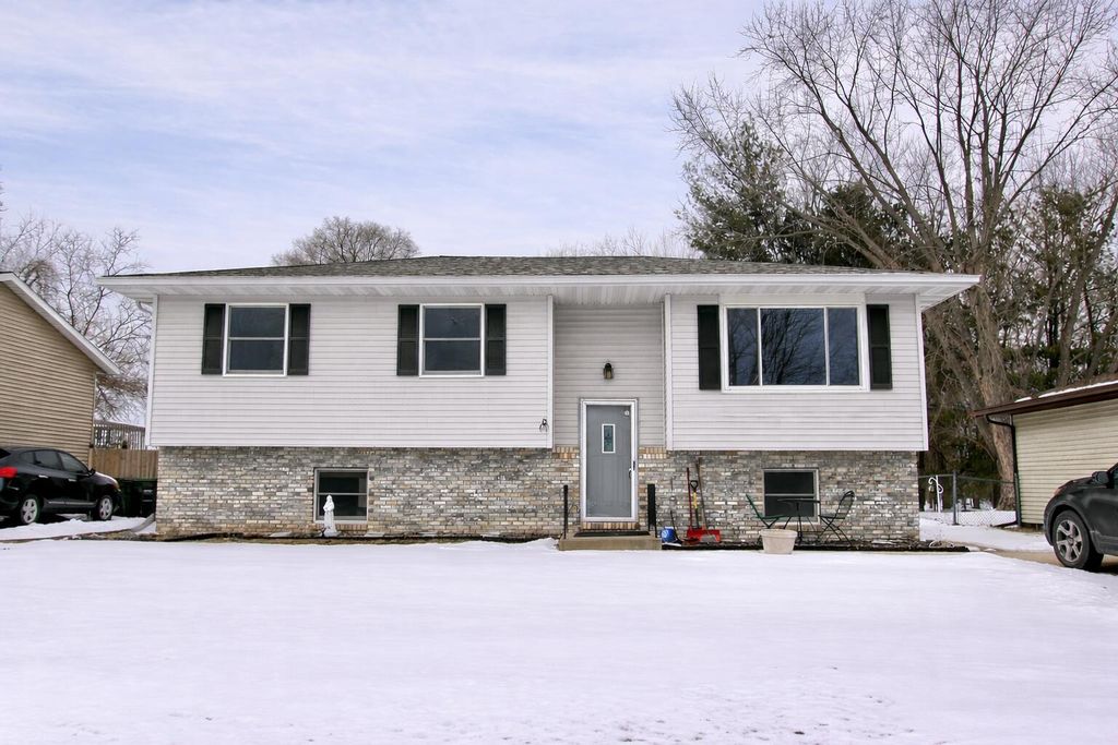 Photo of 2112 E 38th Avenue, Hobart, IN 46342 (MLS # 833674)