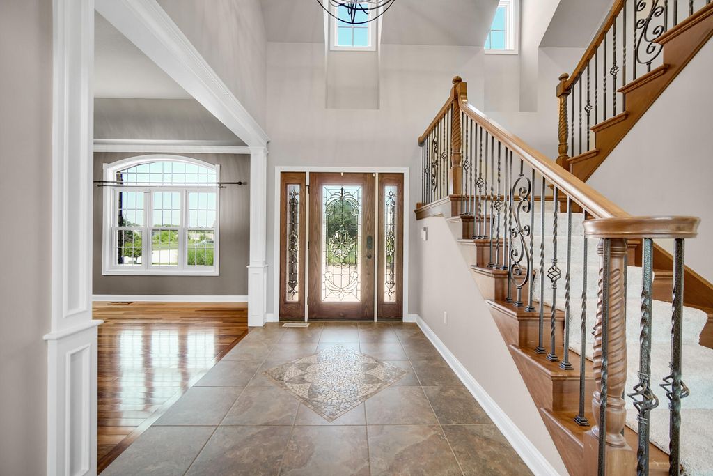Photo of 286 Overlook Court, Valparaiso, IN 46385 (MLS # 841894)