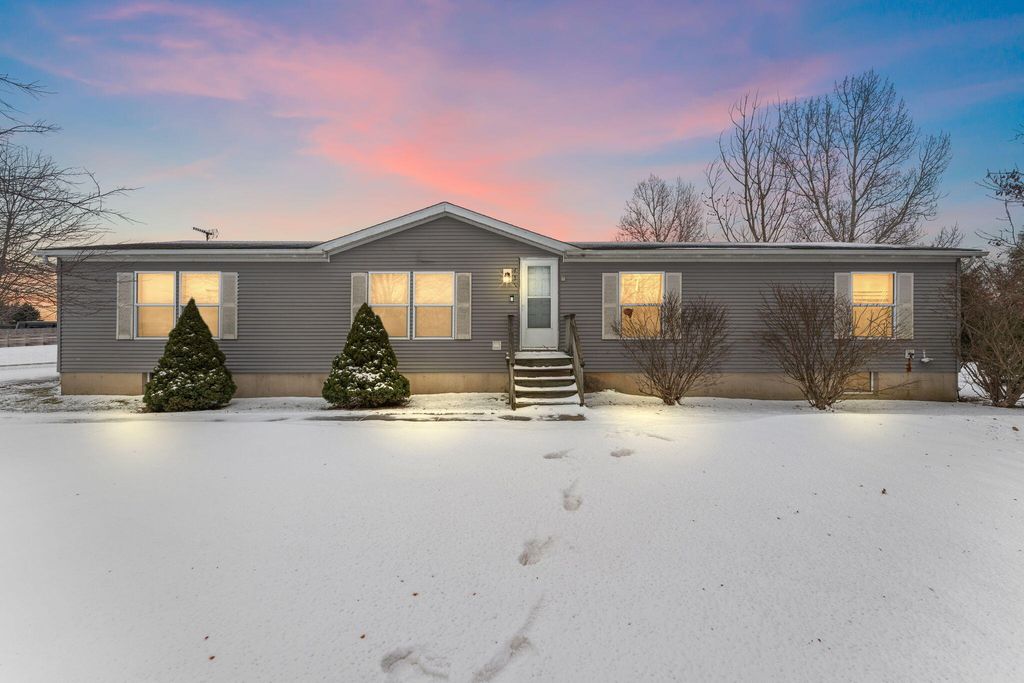 Photo of 4315 S 200 E, La Porte, IN 46350 (MLS # 832418)