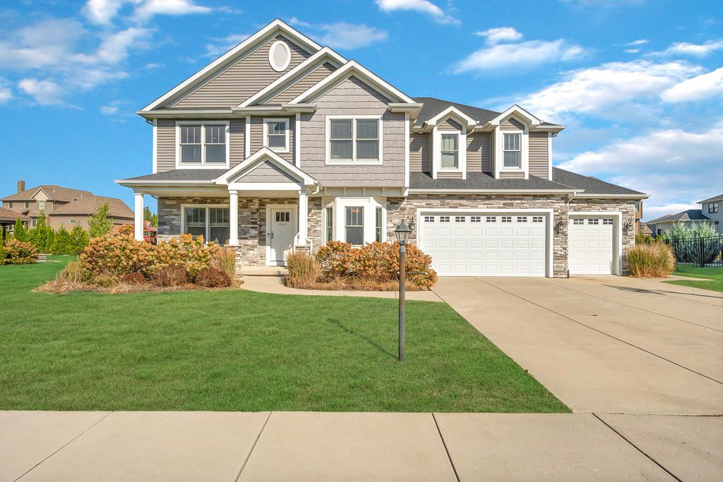 Photo of 834 Copper Creek Drive, Crown Point, IN 46307 (MLS # 829786)