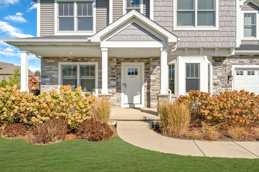 Photo of 834 Copper Creek Drive, Crown Point, IN 46307 (MLS # 829786)