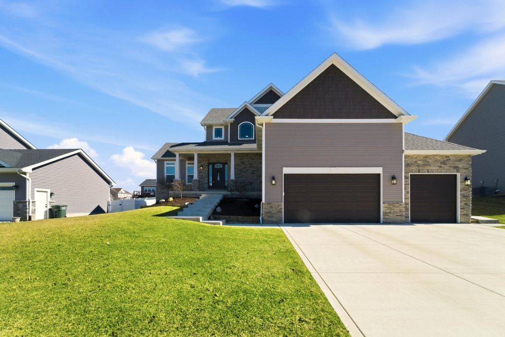 Photo of 3104 Westwind Drive, Valparaiso, IN 46385 (MLS # 835323)