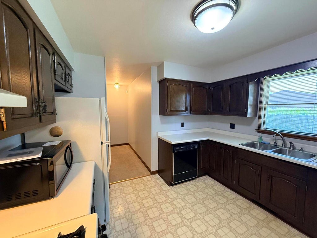Photo of 1619 W 95th Avenue, Crown Point, IN 46307 (MLS # 841201)