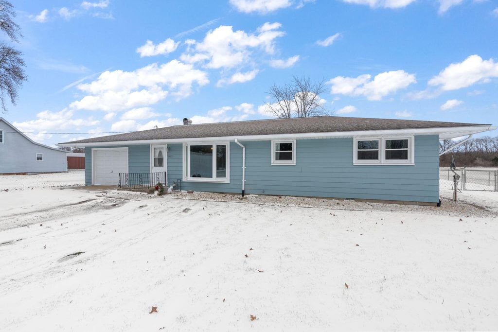 Photo of 14233 S 1050 W, Wanatah, IN 46390 (MLS # 832145)