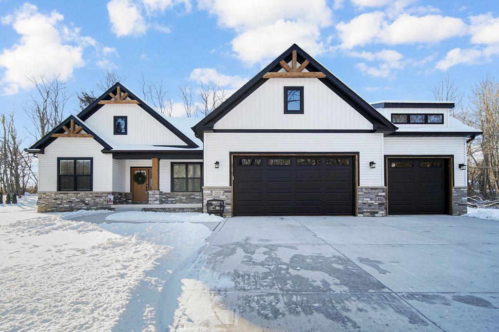 Photo of 212 N 600 W, Valparaiso, IN 46385 (MLS # 831706)