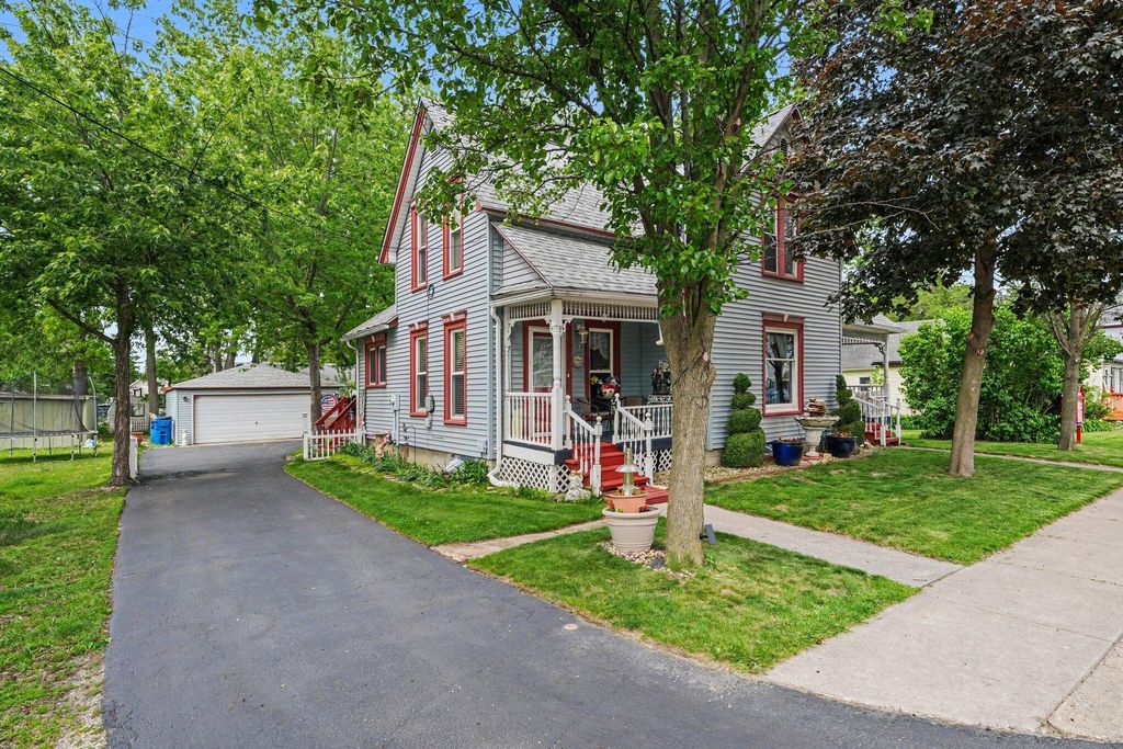 Photo of 301 W Alyea Street, Hebron, IN 46341 (MLS # 839522)