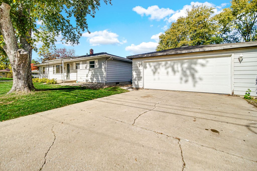 Photo of 401 N Joliet Street, Hobart, IN 46342 (MLS # 829999)