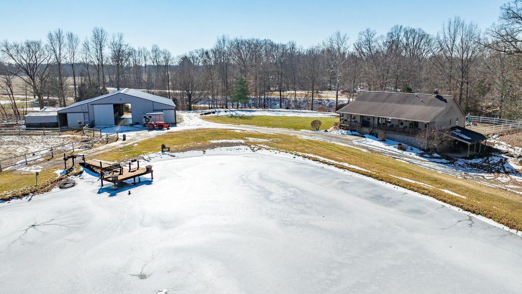 Photo of 1087 E County Road 1000 S, Cloverdale, IN 46120 (MLS # 834191)