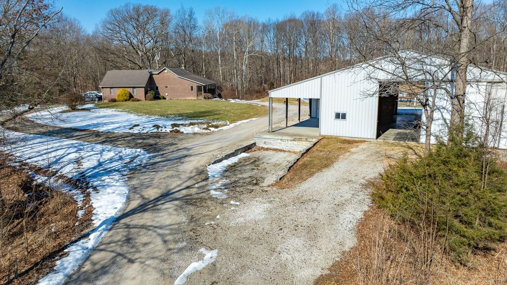 Photo of 1087 E County Road 1000 S, Cloverdale, IN 46120 (MLS # 834191)