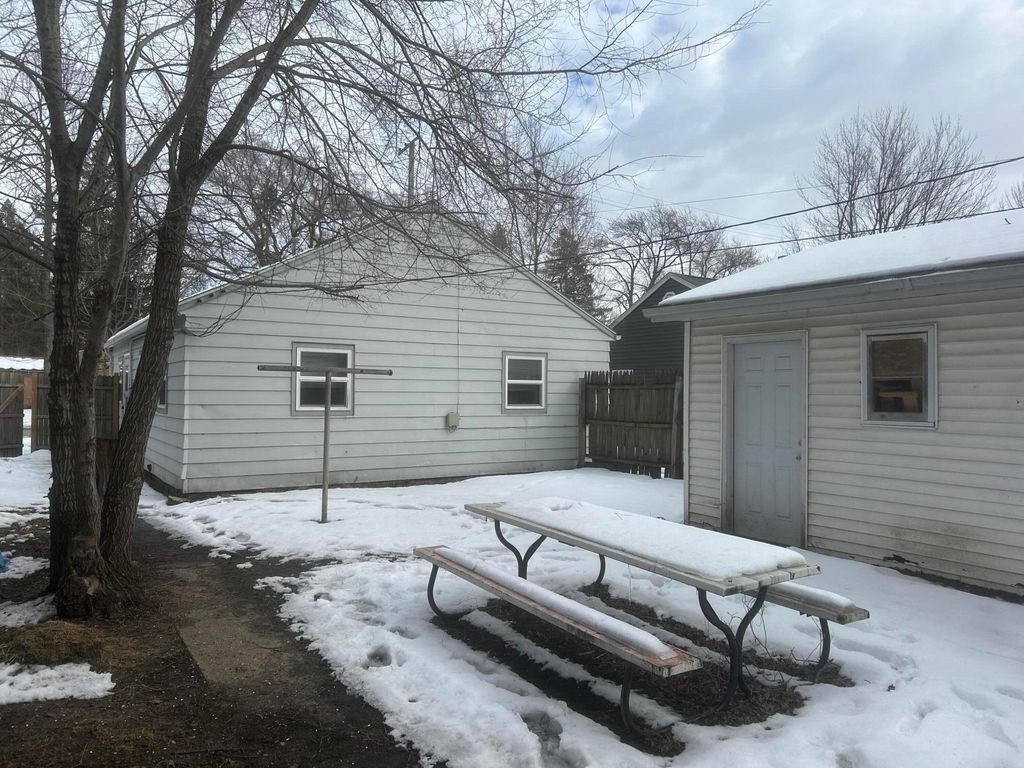 Photo of 722 N Carroll Avenue, Michigan City, IN 46360 (MLS # 833965)
