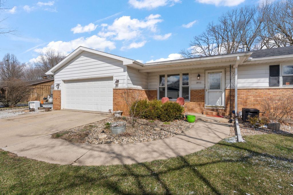 Photo of 3910 W 106th Lane, Crown Point, IN 46307 (MLS # 836240)