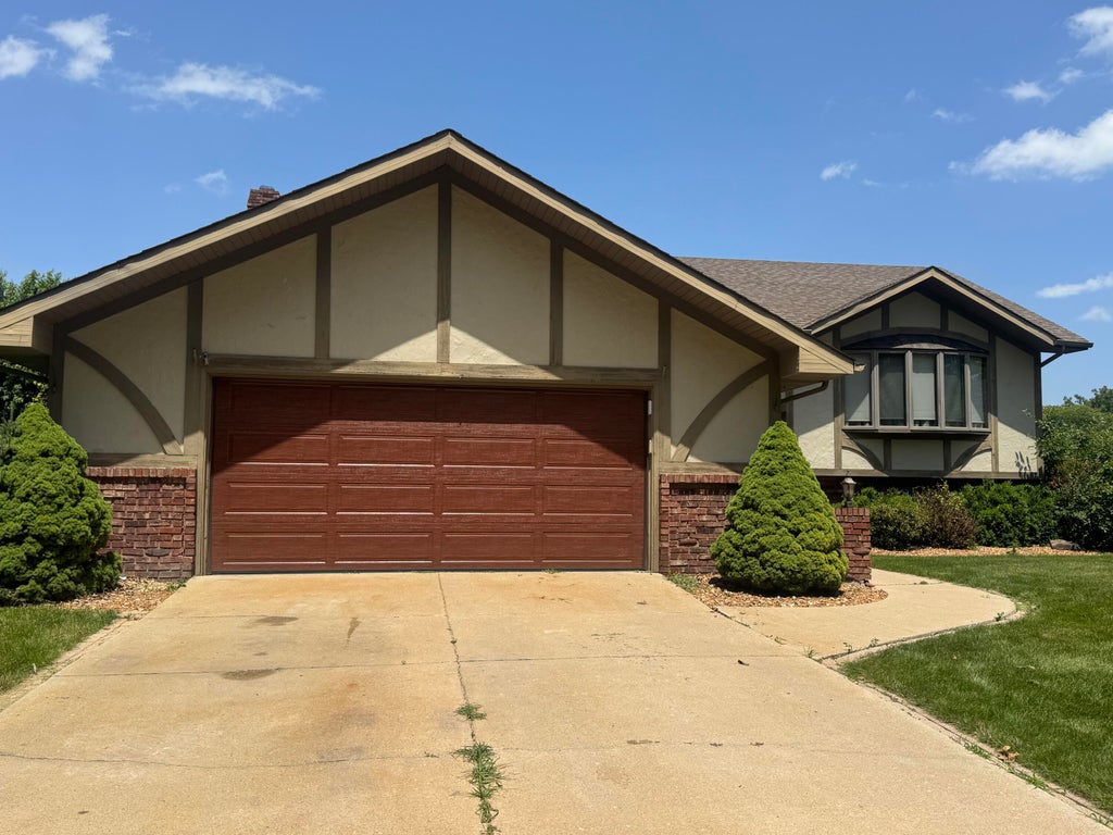 Photo of 532 Iroquois Street, Schererville, IN 46375 (MLS # 841624)