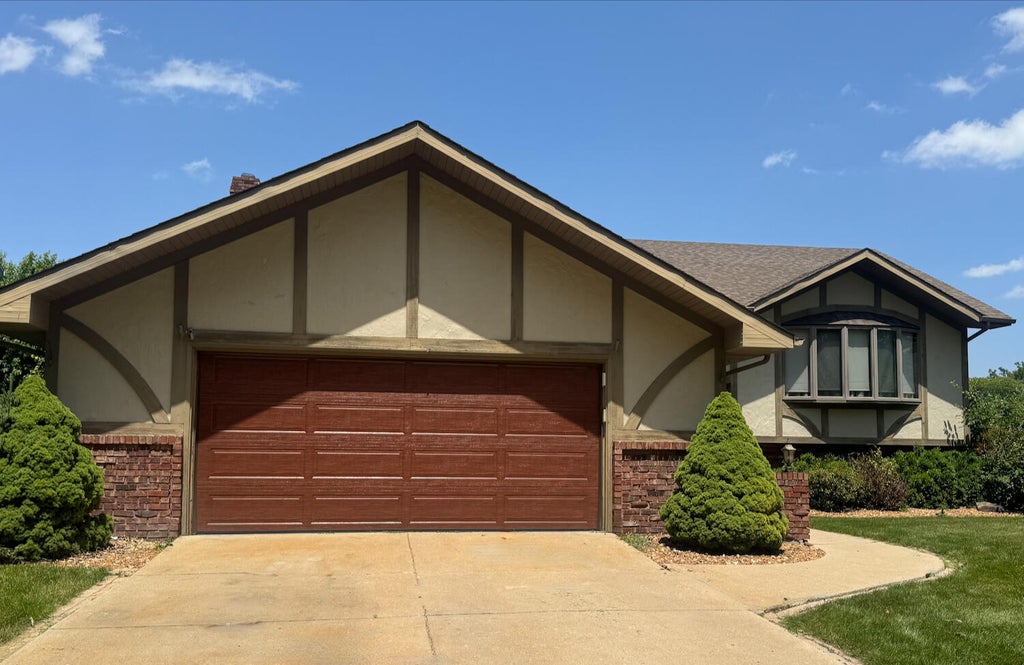 Photo of 532 Iroquois Street, Schererville, IN 46375 (MLS # 841624)