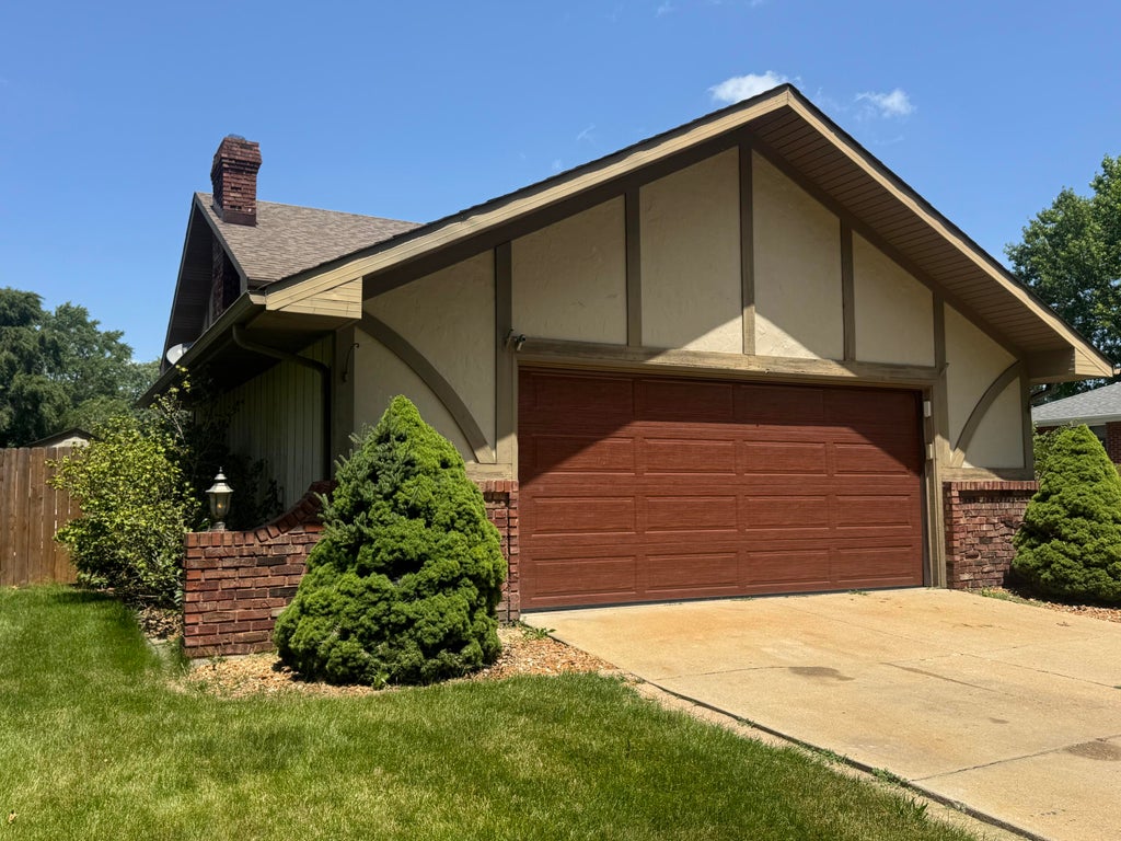 Photo of 532 Iroquois Street, Schererville, IN 46375 (MLS # 841624)