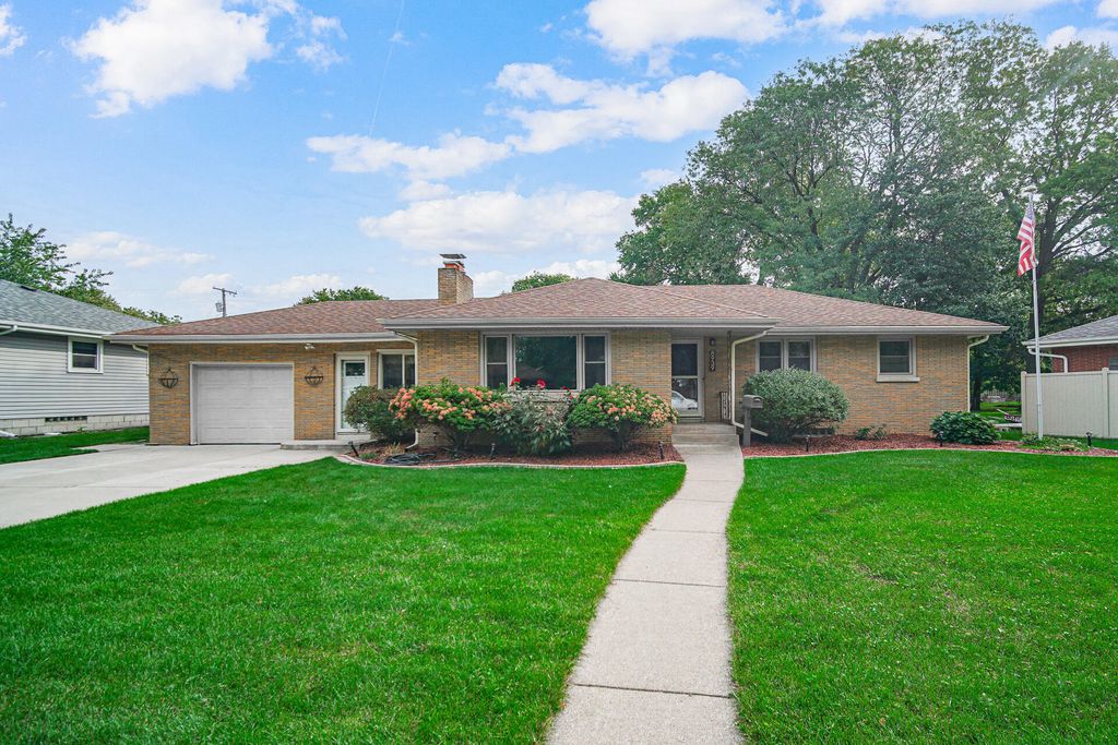 Photo of 8939 Parrish Avenue, Highland, IN 46322 (MLS # 829545)