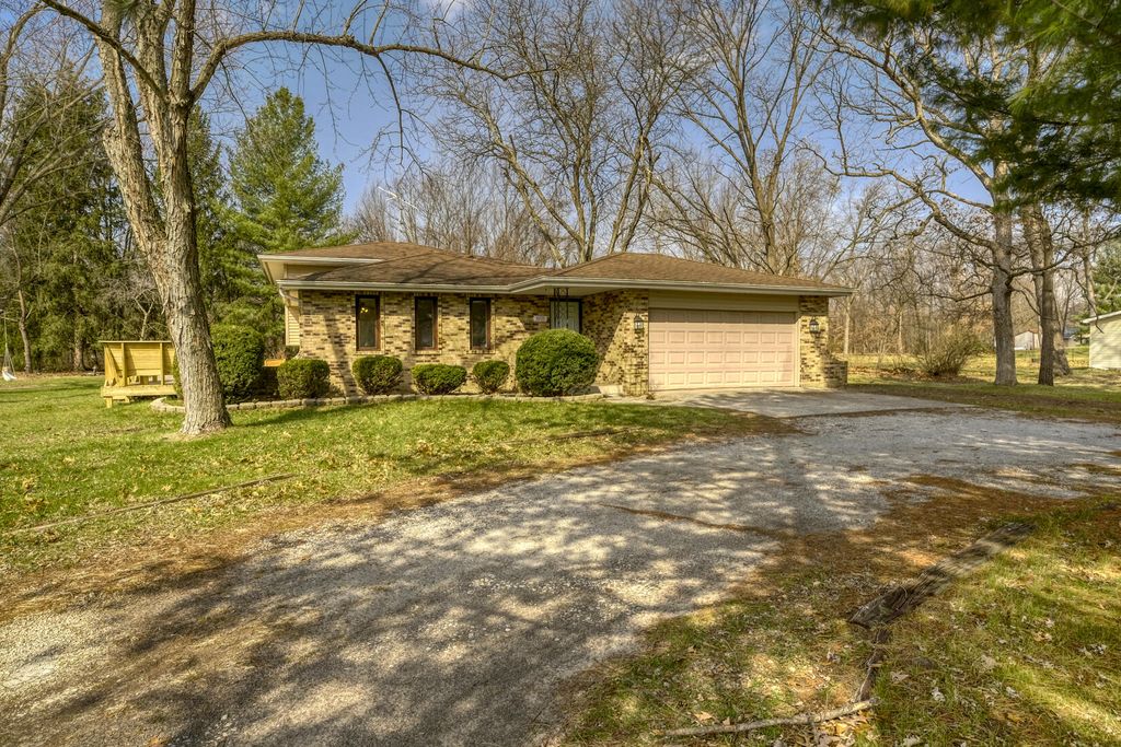 Photo of 10720 N 1100 W, DeMotte, IN 46310 (MLS # 836408)