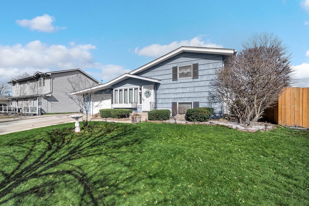 Photo of 9503 Forrest Drive, Highland, IN 46322 (MLS # 834639)