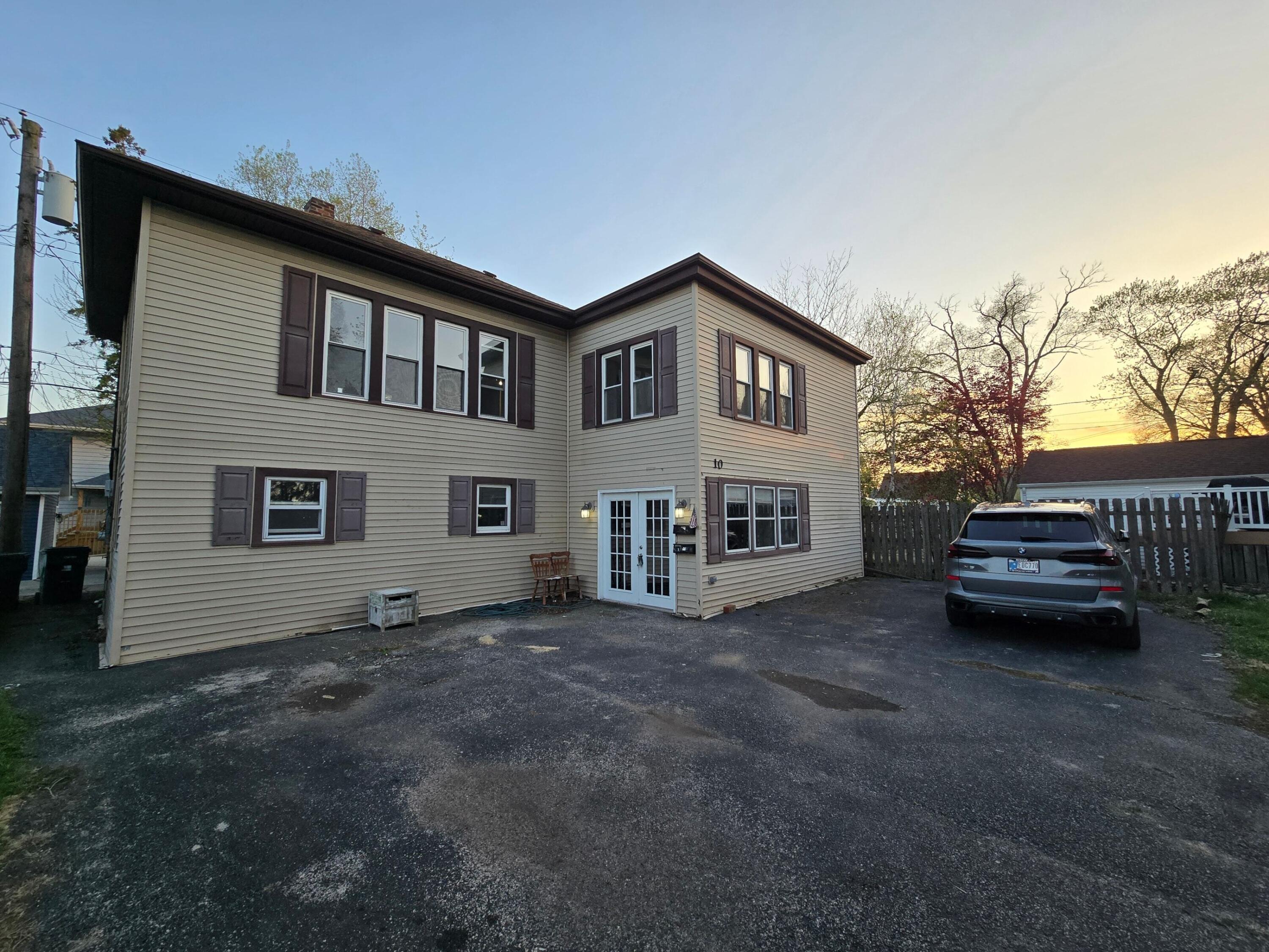 Photo 1 of 14 — 10 Lawndale Street, Hammond, IN 46324