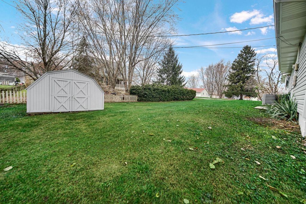 Photo of 2002 Crockett Avenue, Valparaiso, IN 46383 (MLS # 831449)