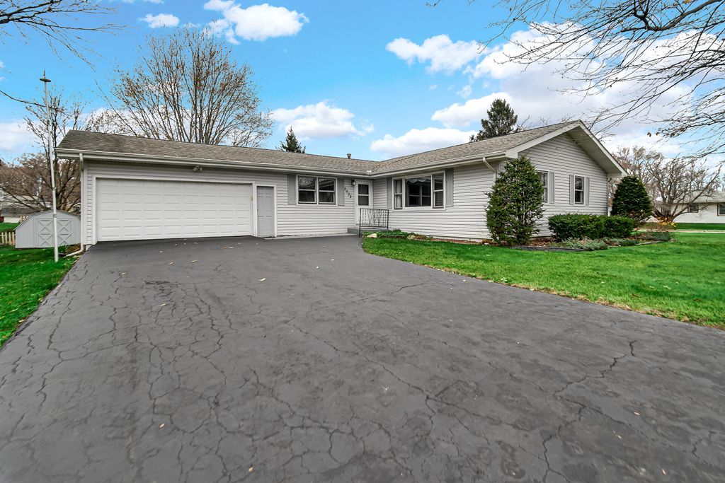 Photo of 2002 Crockett Avenue, Valparaiso, IN 46383 (MLS # 831449)