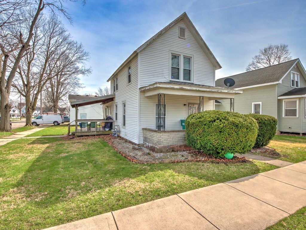 Photo of 1102 Detroit Street, La Porte, IN 46350 (MLS # 835847)