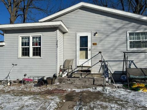 Single Family Residence in Medaryville IN 203 Maple Street.jpg