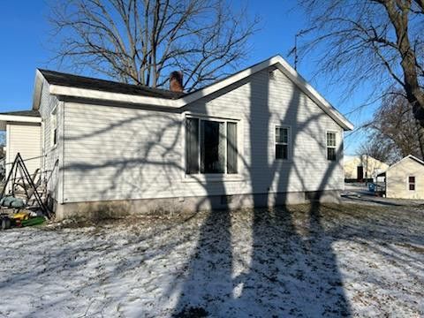 Single Family Residence in Medaryville IN 203 Maple Street 1.jpg