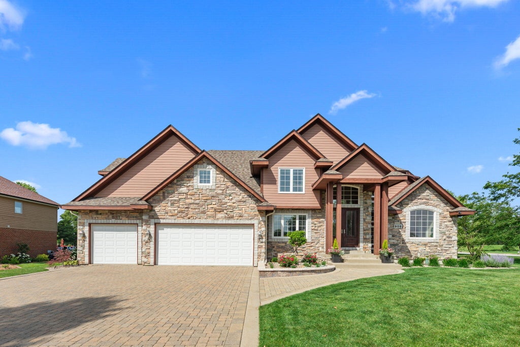Photo of 902 Kendall Court, Crown Point, IN 46307 (MLS # 841641)
