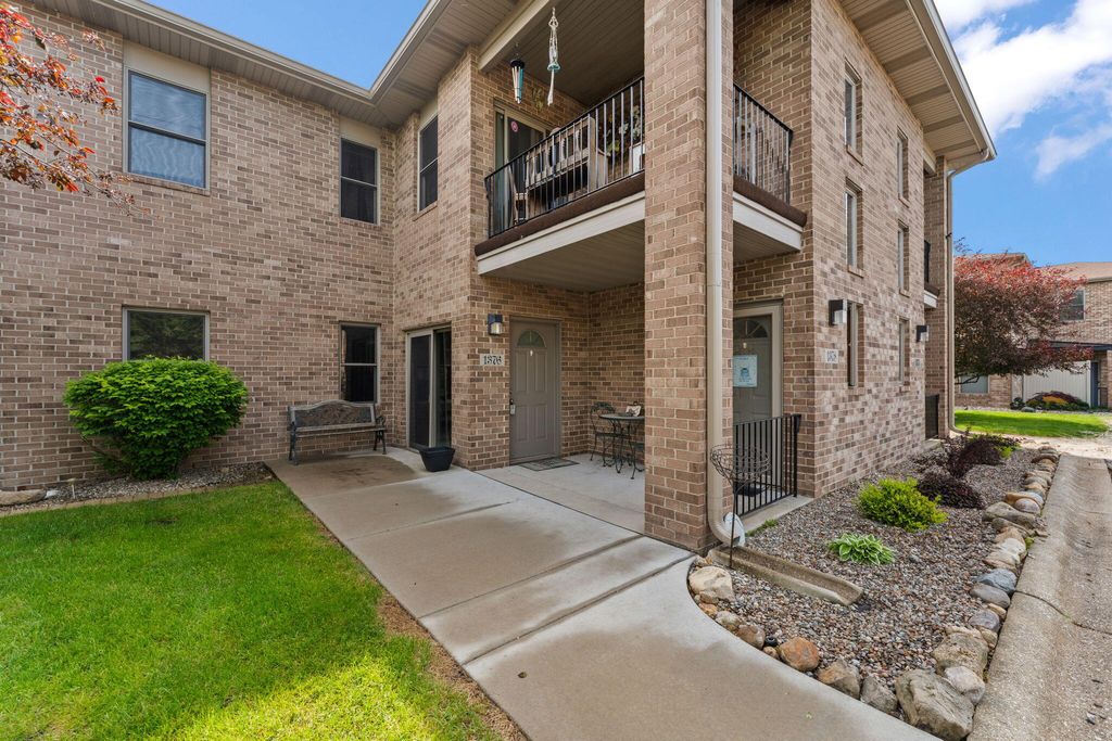 Photo of 1376 Parke Drive, Crown Point, IN 46307 (MLS # 839083)