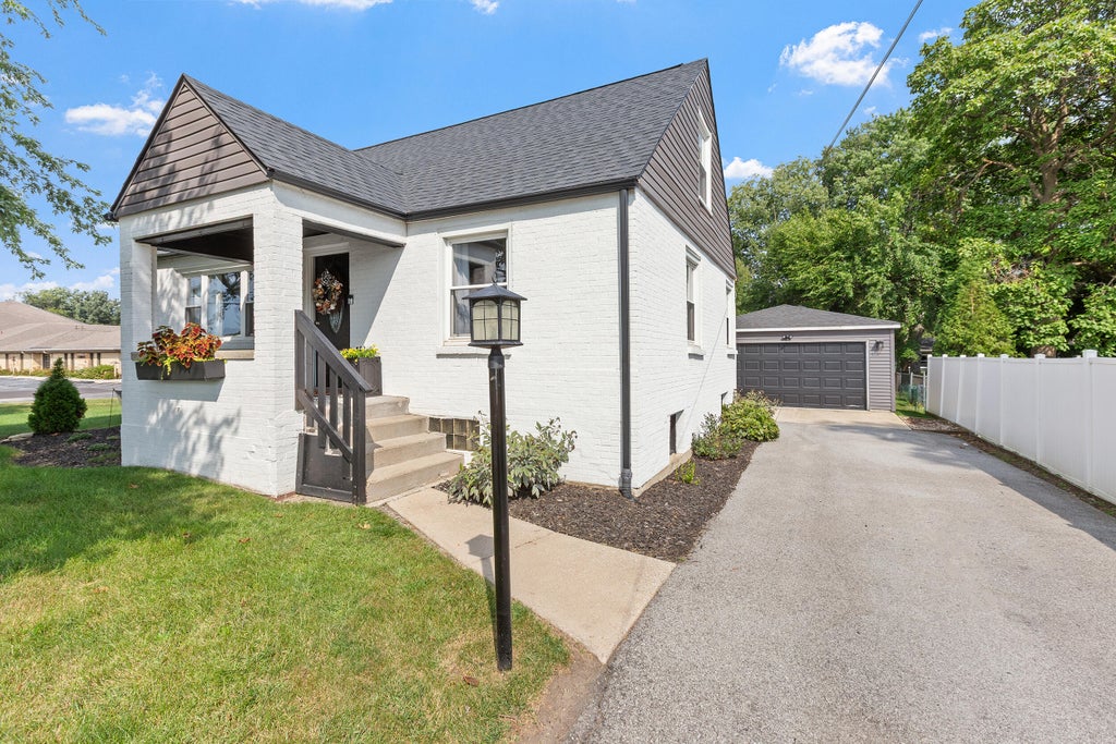Photo of 2608 Campbell Street, Valparaiso, IN 46385 (MLS # 844642)